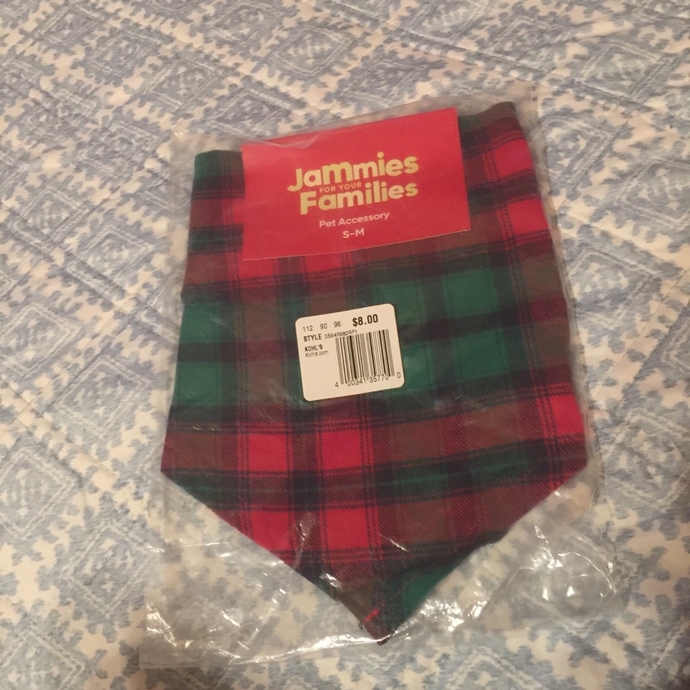 NWT Plaid Holiday Dog Bandanna🐕🎁🎄
